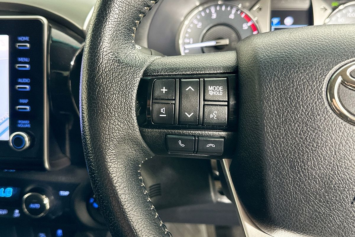 2020 Toyota HILUX SR5 (4x4) GUN126R FACELIFT 4X4