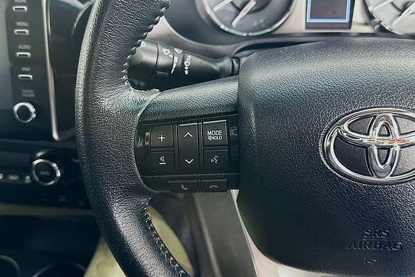 2021 Toyota HILUX SR5 (4x4) GUN126R FACELIFT 4X4