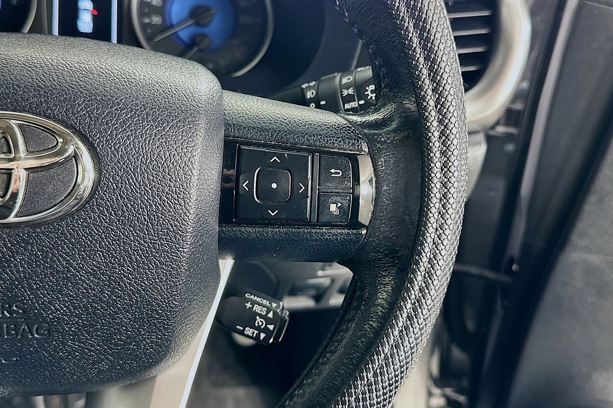 2017 Toyota HILUX SR5 (4x4) GUN126R 4X4