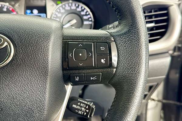 2020 Toyota HILUX SR5 (4x4) GUN126R FACELIFT 4X4