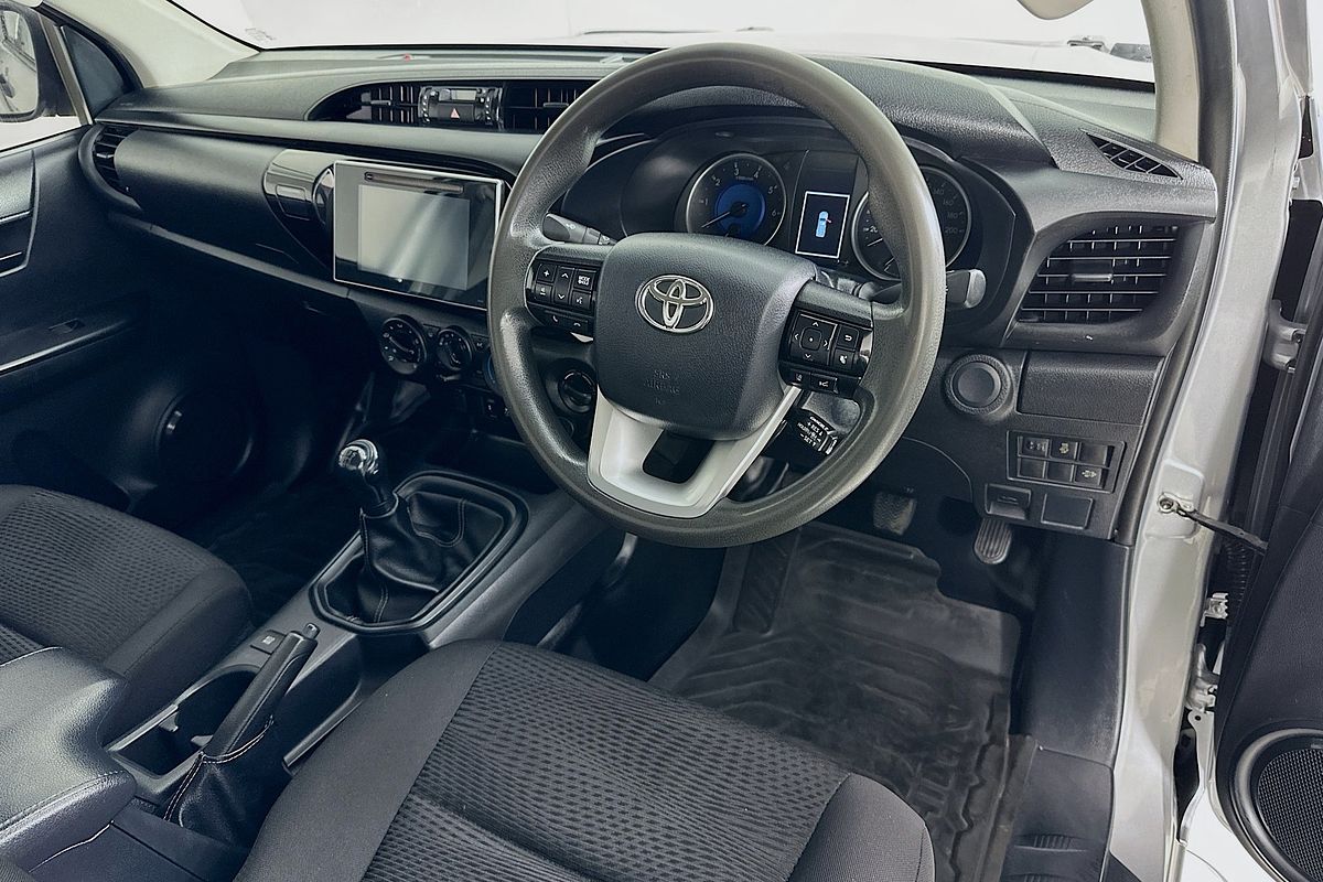 2020 Toyota HILUX SR (4x4) GUN126R FACELIFT 4X4
