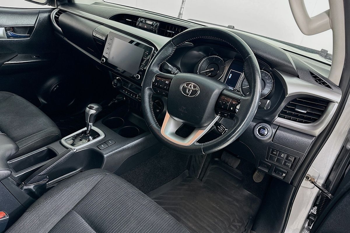 2021 Toyota HILUX SR5 (4x4) GUN126R FACELIFT 4X4