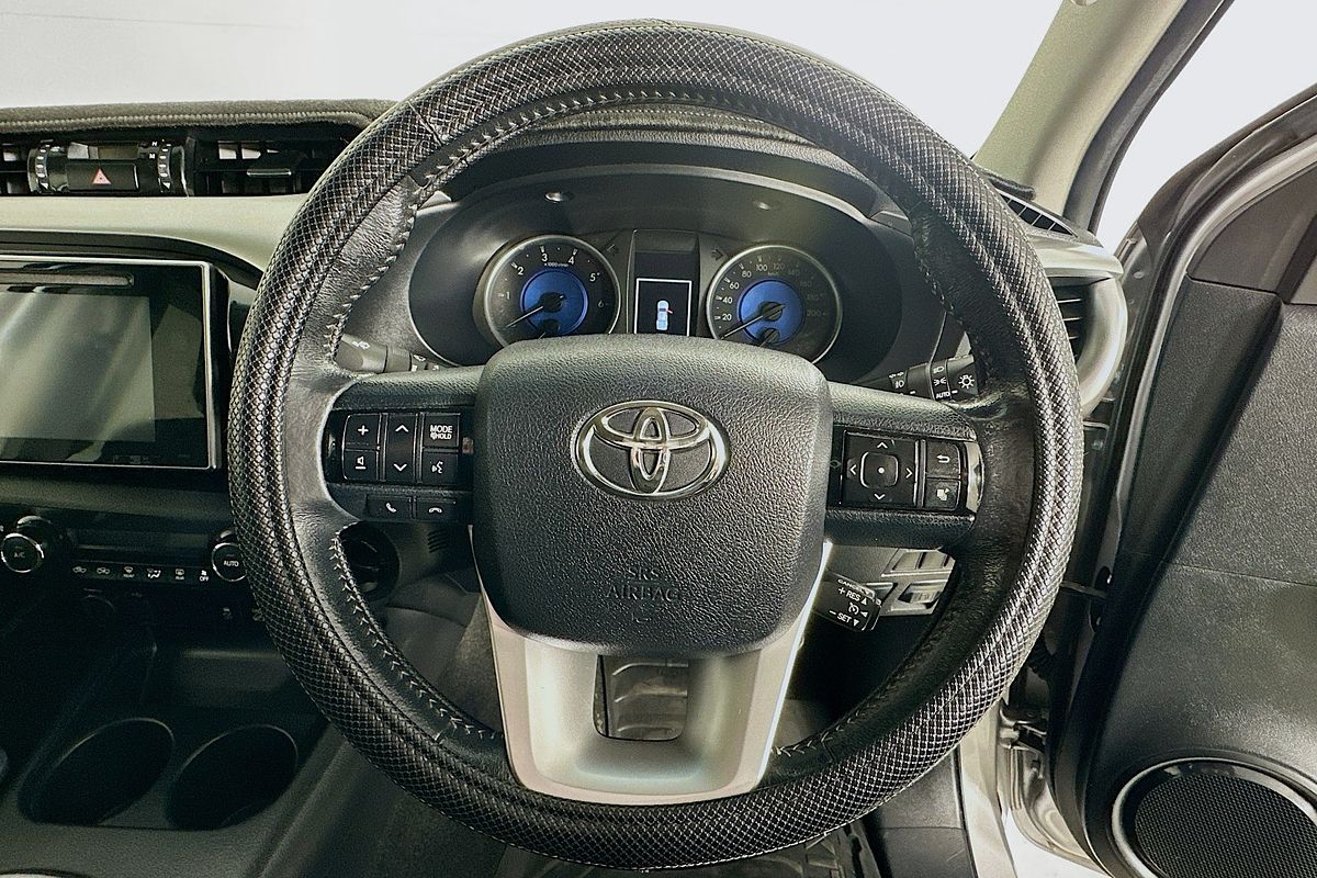 2017 Toyota HILUX SR5 (4x4) GUN126R 4X4