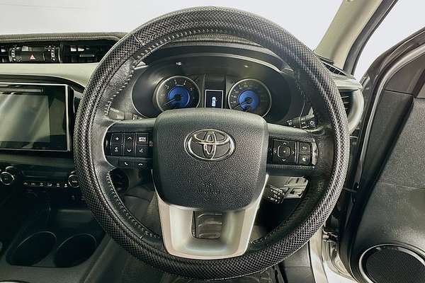 2017 Toyota HILUX SR5 (4x4) GUN126R 4X4