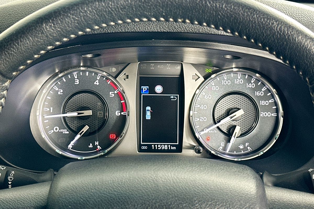 2020 Toyota HILUX SR5 (4x4) GUN126R FACELIFT 4X4