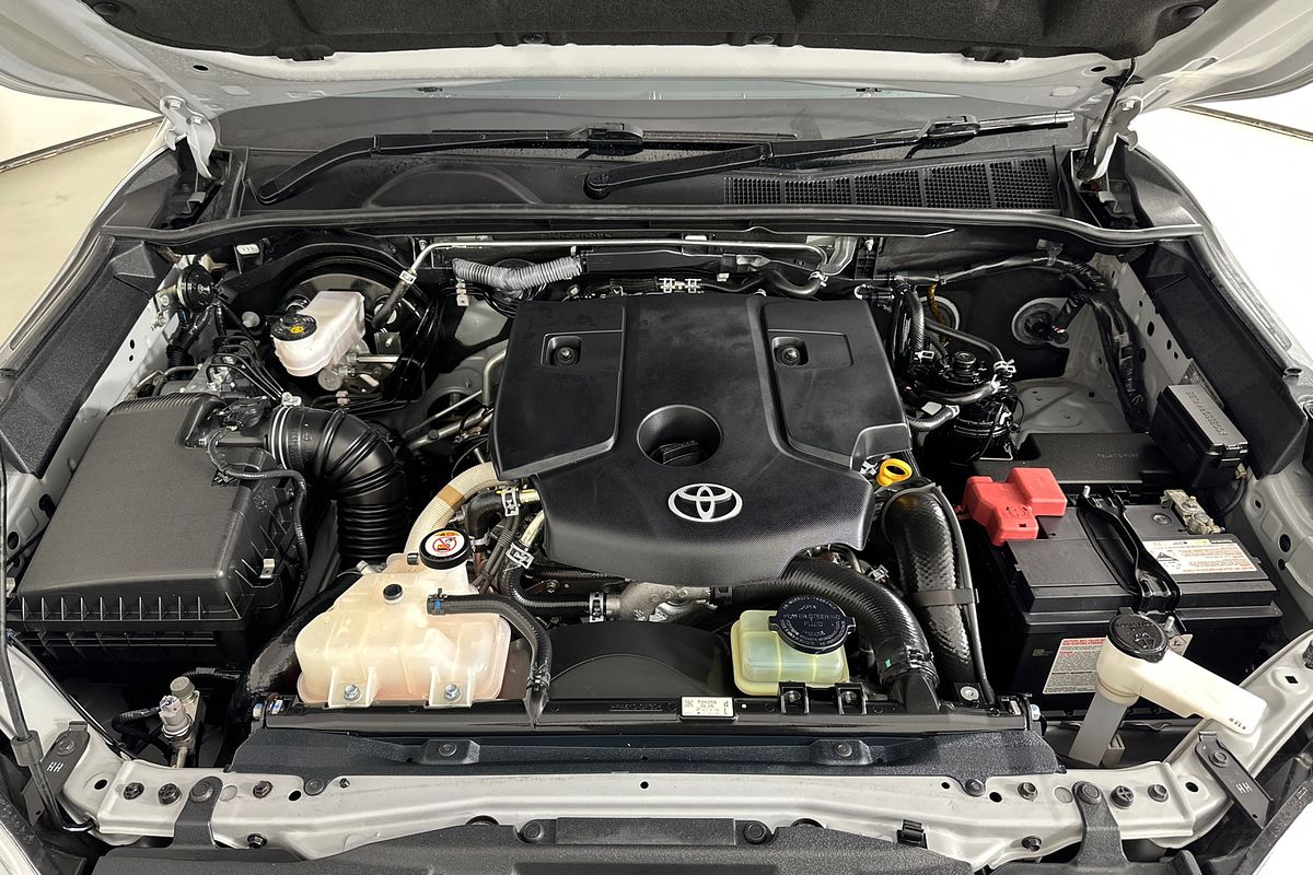 2020 Toyota HILUX SR5 (4x4) GUN126R MY19 UPGRADE 4X4
