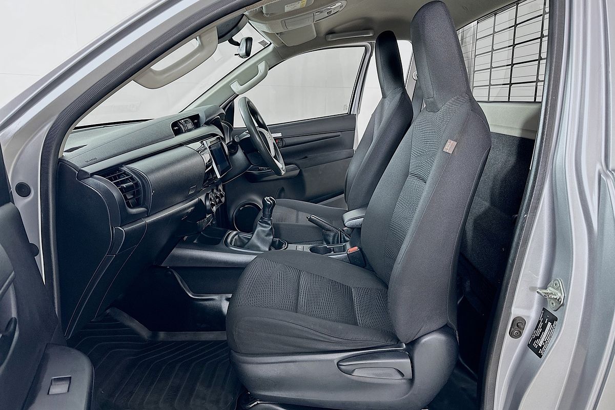 2020 Toyota HILUX SR (4x4) GUN126R FACELIFT 4X4
