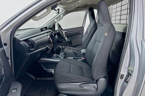 2020 Toyota HILUX SR (4x4) GUN126R FACELIFT 4X4