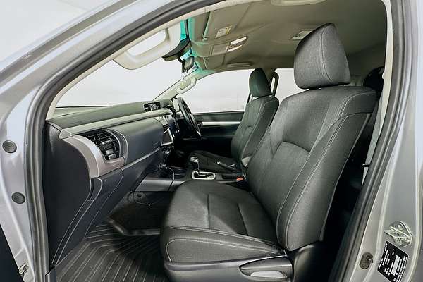2021 Toyota HILUX SR5 (4x4) GUN126R FACELIFT 4X4