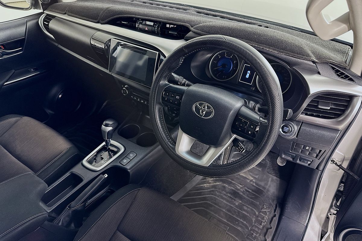 2017 Toyota HILUX SR5 (4x4) GUN126R 4X4