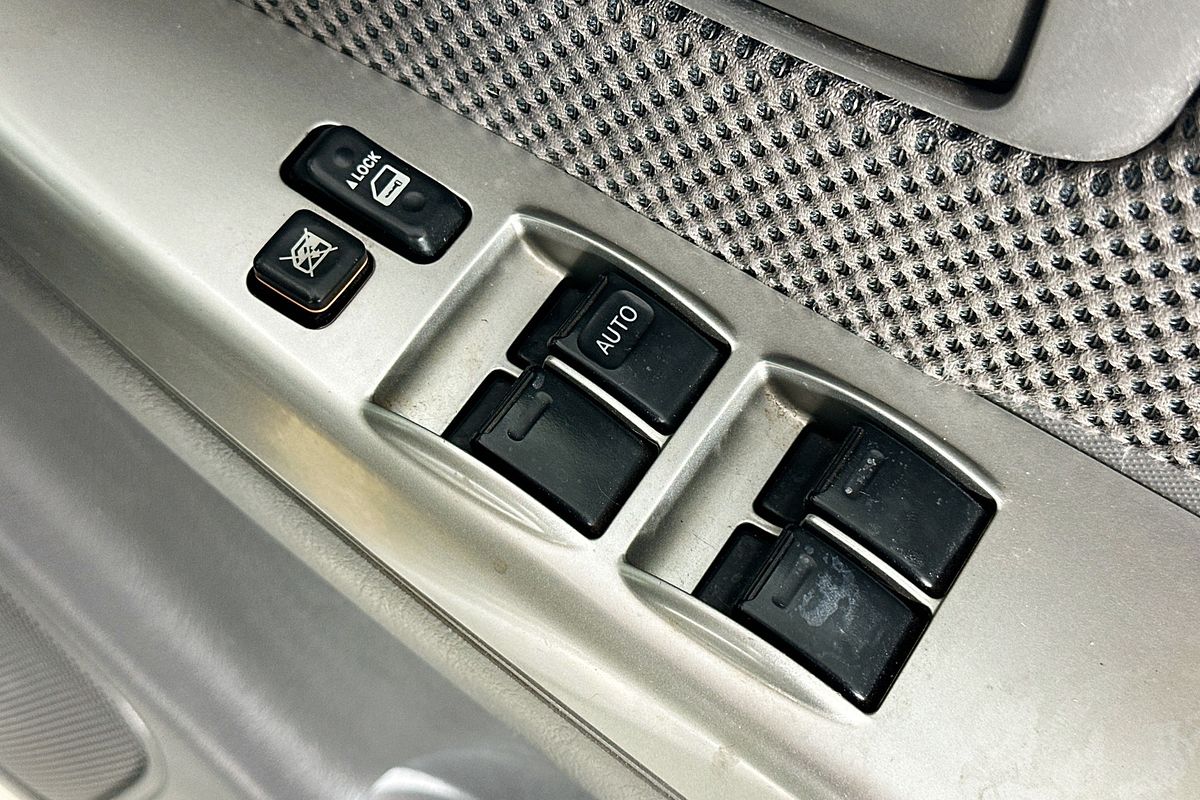 2013 Toyota Hilux SR5 (4x4) KUN26R MY14 4X4