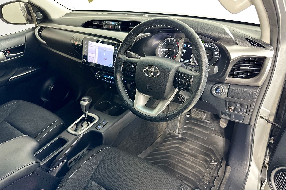 2020 Toyota HILUX SR5 (4x4) GUN126R FACELIFT 4X4