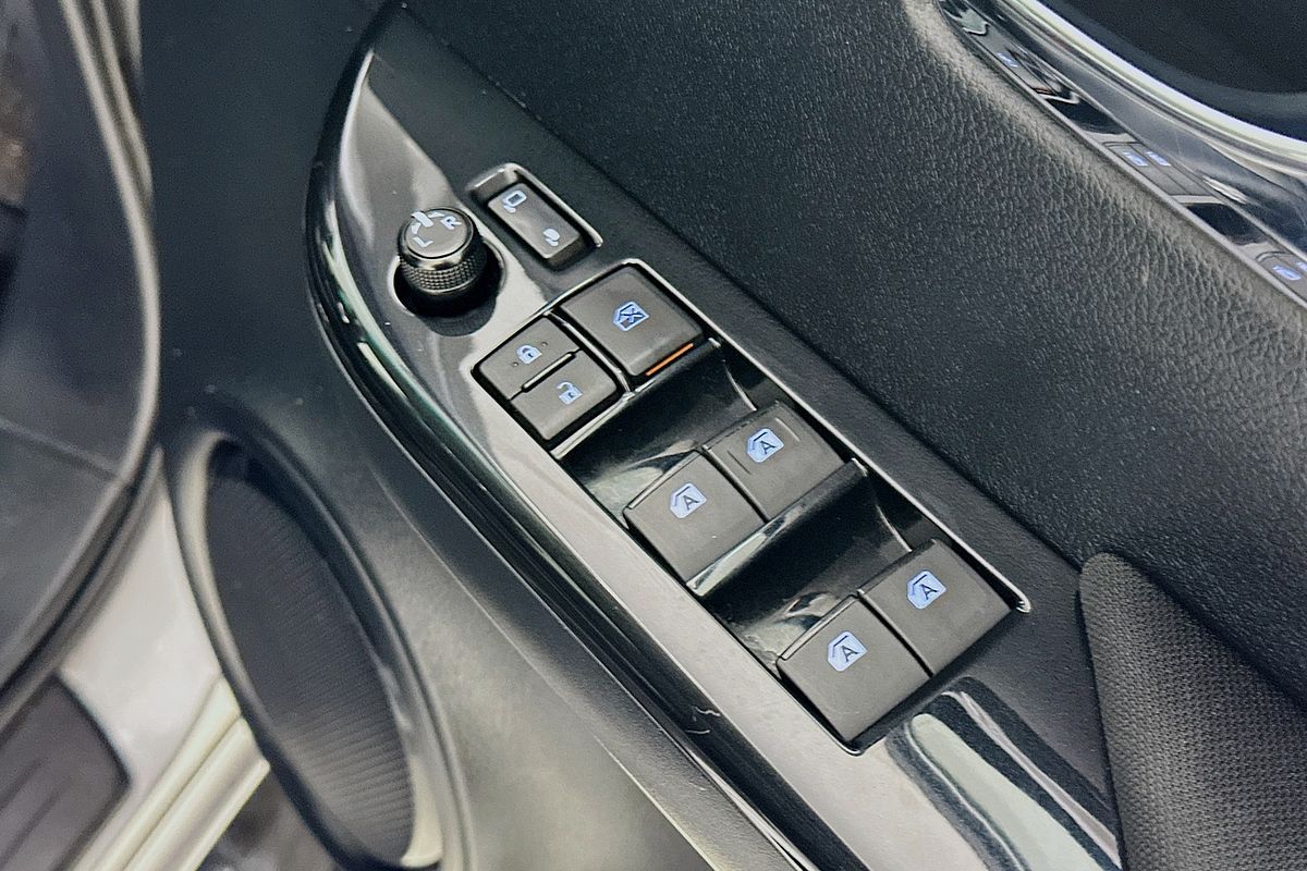 2019 Toyota HILUX SR5 (4x4) GUN126R MY19 4X4