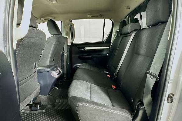 2021 Toyota HILUX SR5 (4x4) GUN126R FACELIFT 4X4