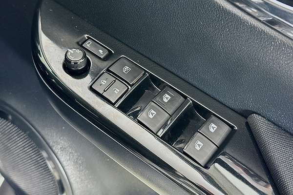 2017 Toyota HILUX SR5 (4x4) GUN126R 4X4