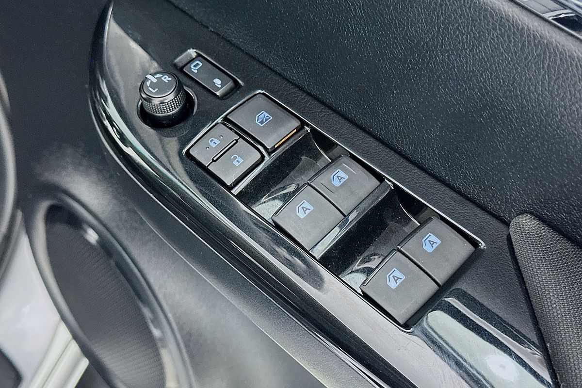 2019 Toyota HILUX SR5 (4x4) GUN126R MY19 4X4