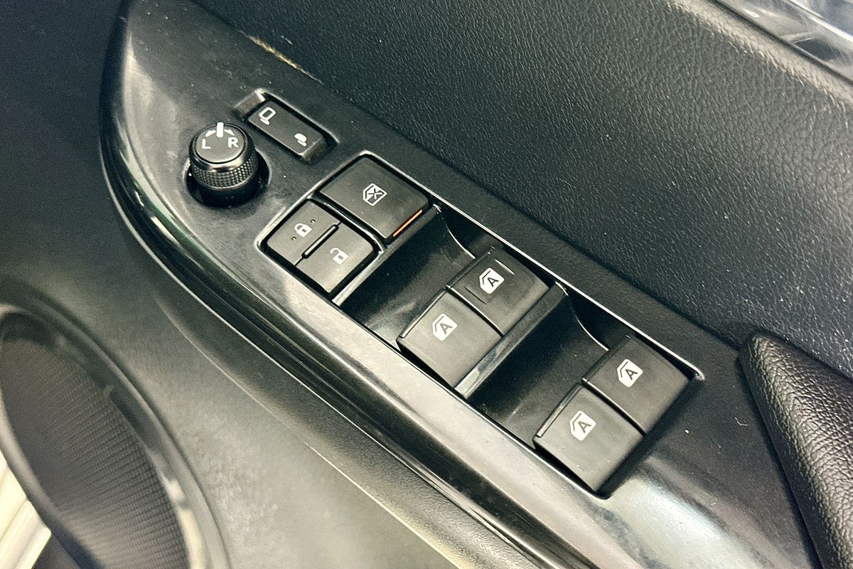 2019 Toyota HILUX SR5+ (4x4) GUN126R MY19 4X4