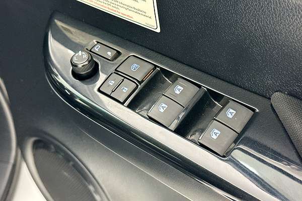 2020 Toyota HILUX SR5 (4x4) GUN126R FACELIFT 4X4