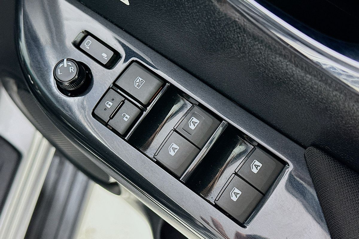 2021 Toyota HILUX SR5 (4x4) GUN126R 4X4