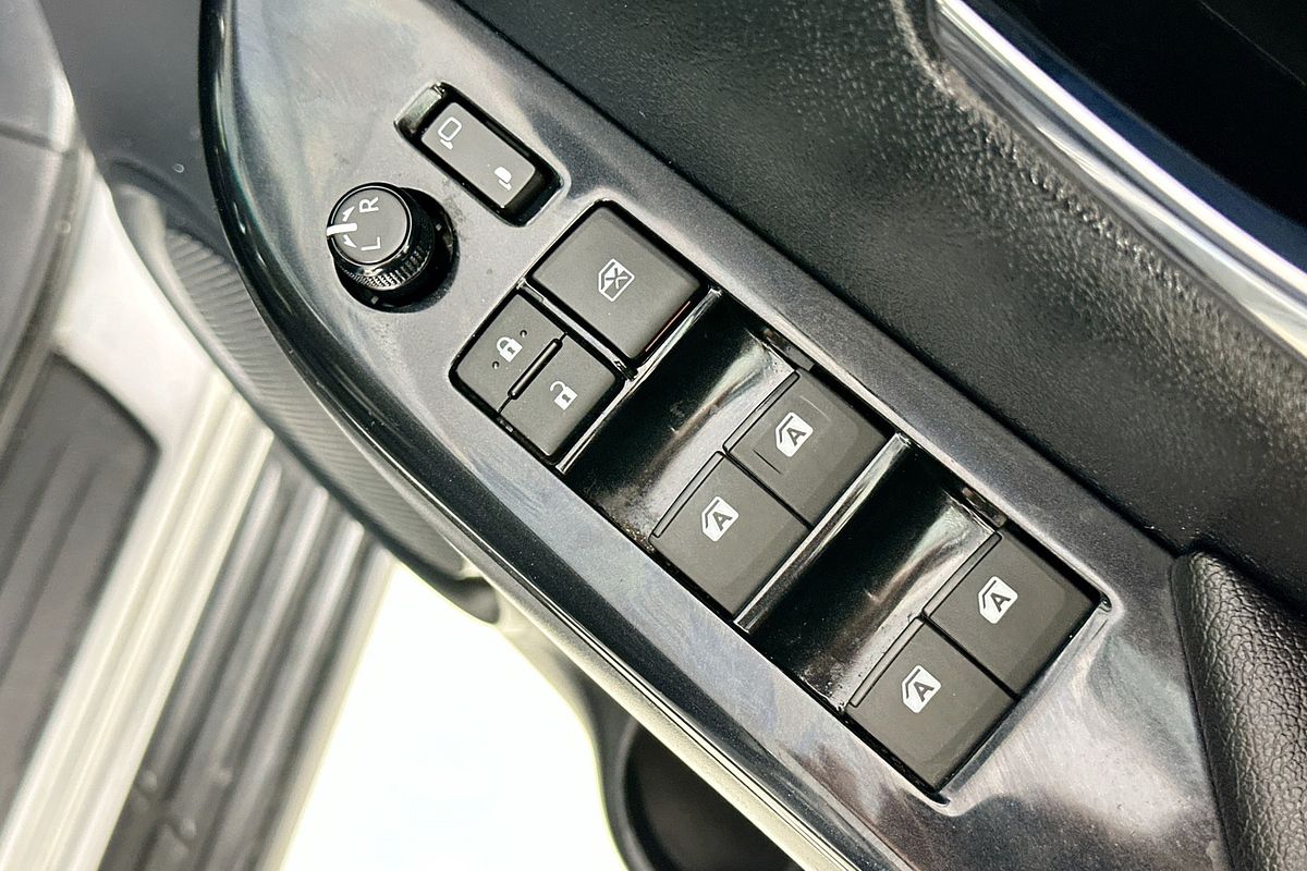 2023 Toyota HILUX SR5 + PREMIUM INTERIOR (4x4) GUN126R 4X4