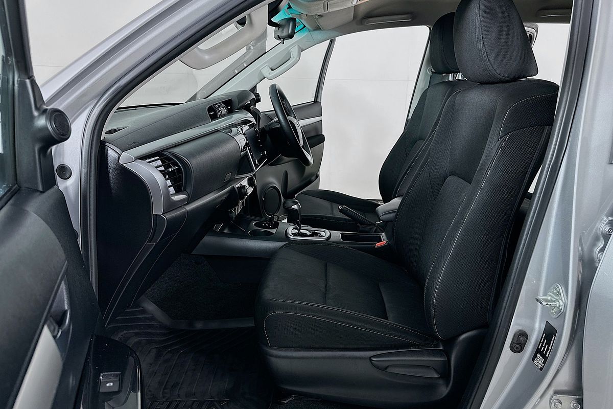 2022 Toyota HILUX SR5 (4x4) GUN126R 4X4