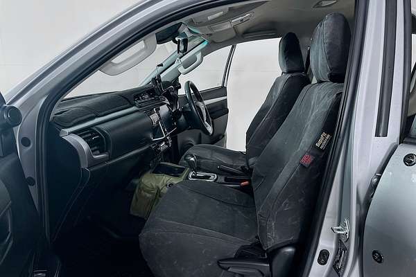 2021 Toyota HILUX SR5 (4x4) GUN126R FACELIFT 4X4
