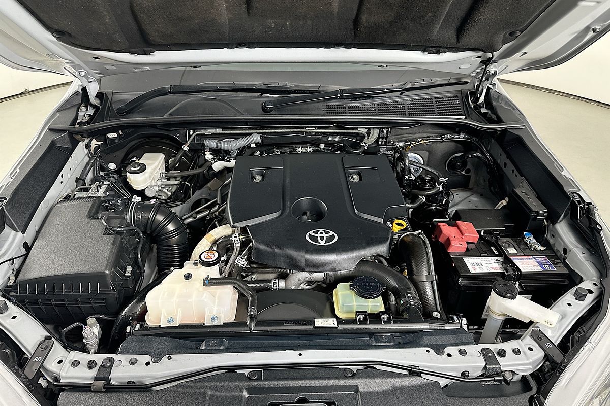 2020 Toyota HILUX SR (4x4) GUN126R FACELIFT 4X4
