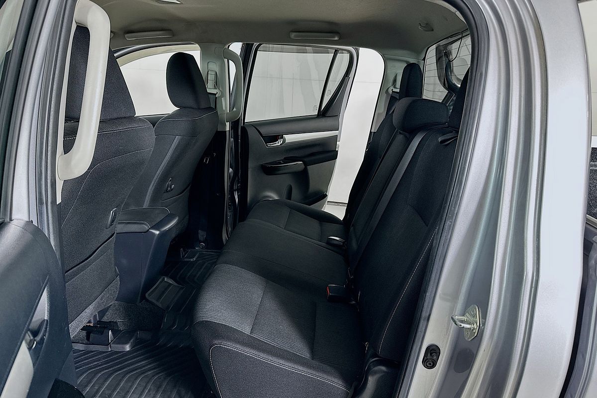 2017 Toyota HILUX SR5 (4x4) GUN126R 4X4