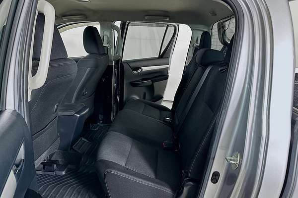 2017 Toyota HILUX SR5 (4x4) GUN126R 4X4