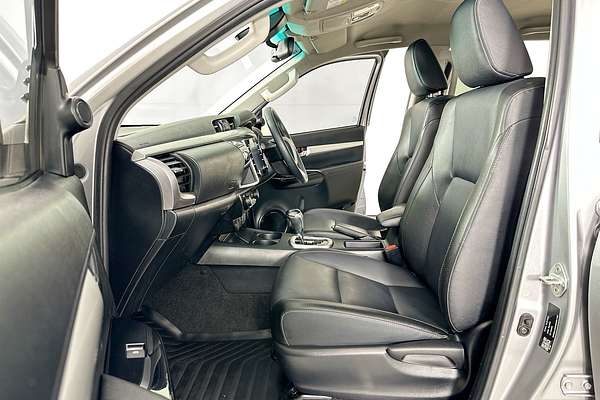 2022 Toyota HILUX SR5 (4x4) GUN126R 4X4