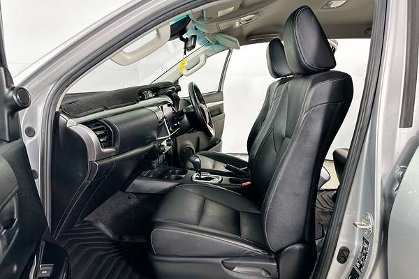 2023 Toyota HILUX SR5 + PREMIUM INTERIOR (4x4) GUN126R 4X4