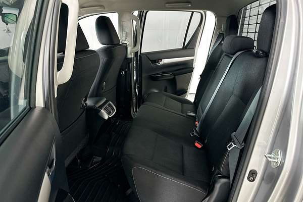 2020 Toyota HILUX SR5 (4x4) GUN126R FACELIFT 4X4
