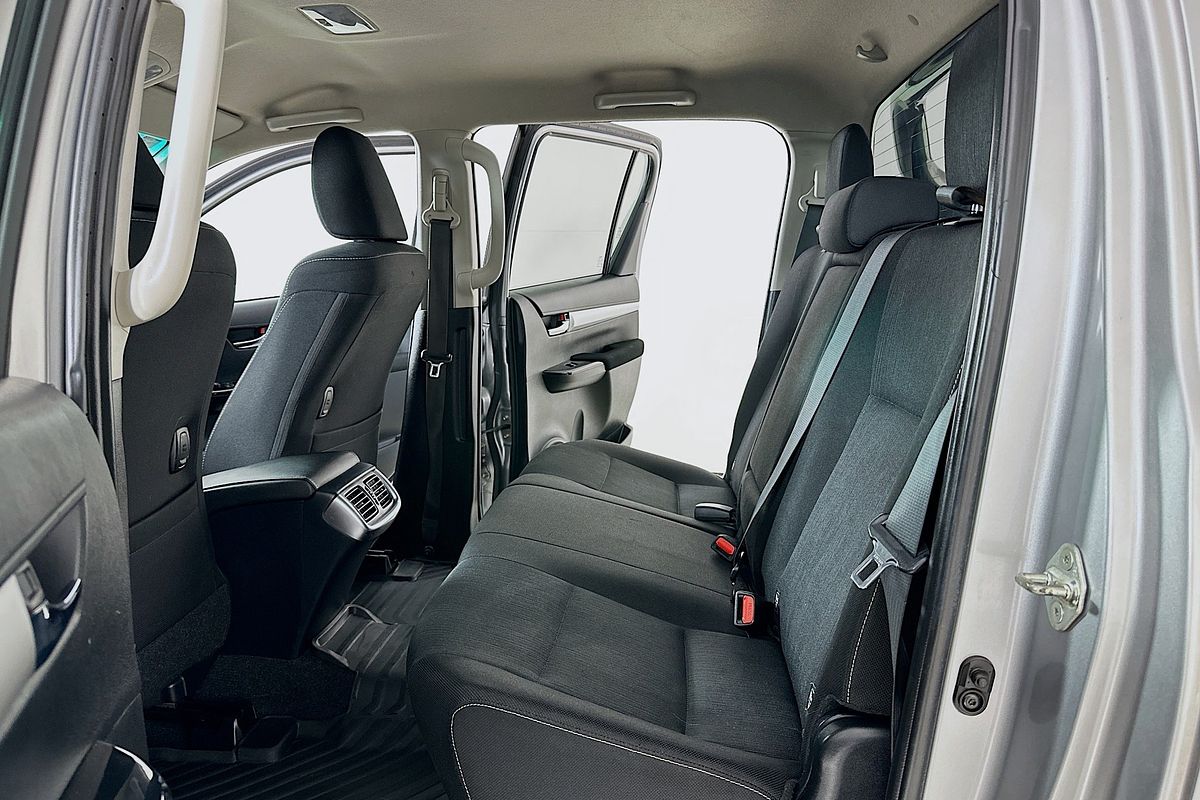 2021 Toyota HILUX SR5 (4x4) GUN126R 4X4