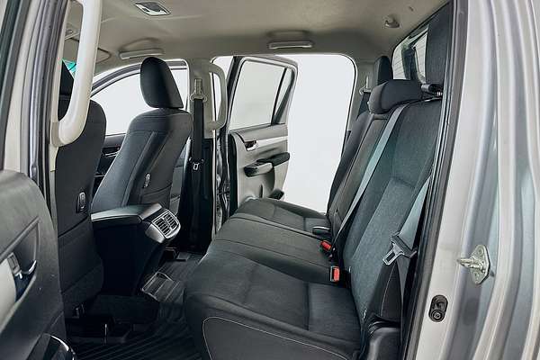 2021 Toyota HILUX SR5 (4x4) GUN126R 4X4