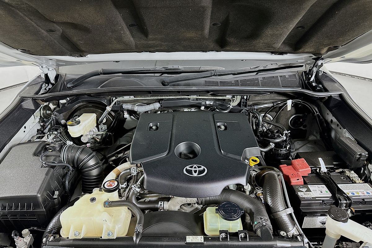 2021 Toyota HILUX SR5 (4x4) GUN126R FACELIFT 4X4