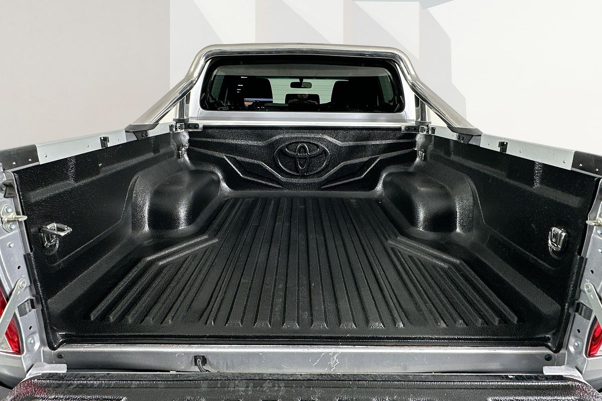 2017 Toyota HILUX SR5 (4x4) GUN126R 4X4