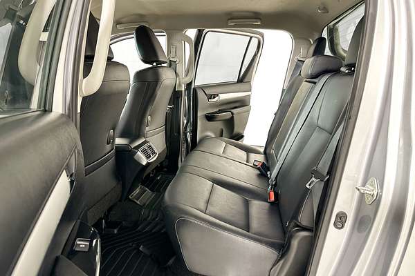 2022 Toyota HILUX SR5 (4x4) GUN126R 4X4