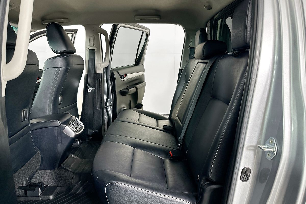 2023 Toyota HILUX SR5 + PREMIUM INTERIOR (4x4) GUN126R 4X4
