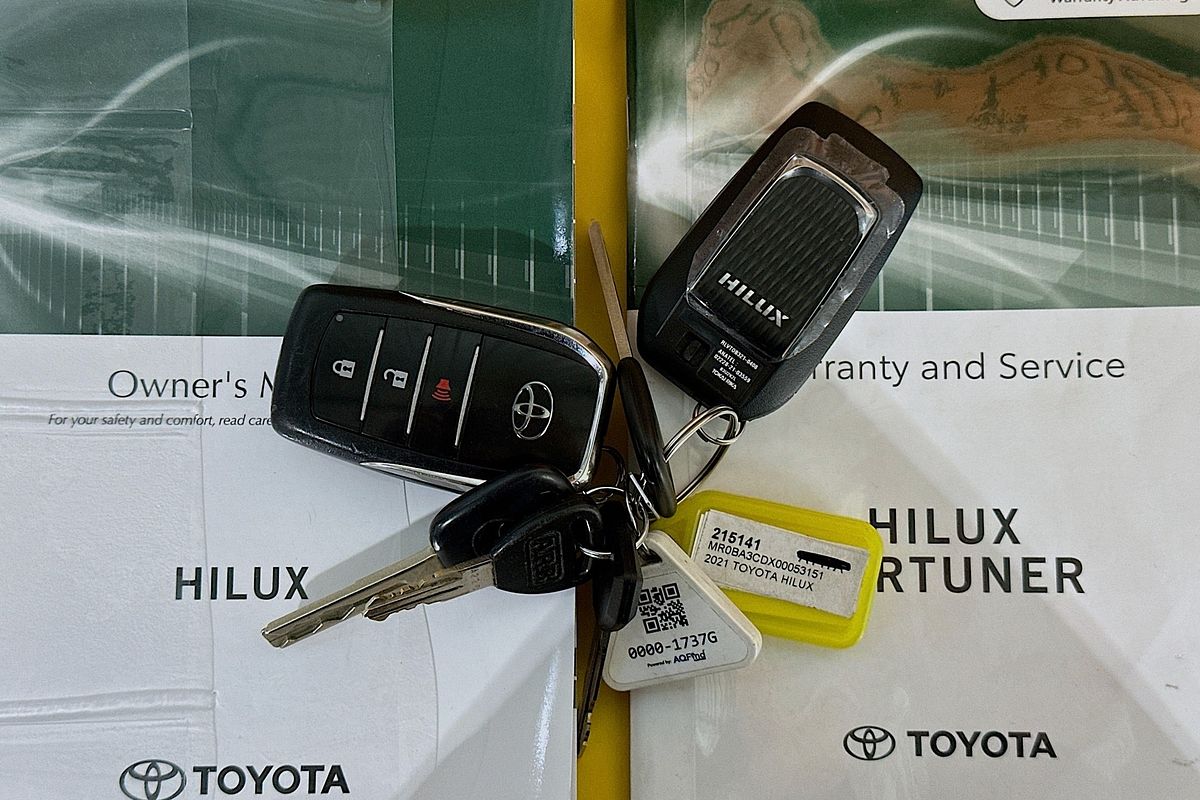 2021 Toyota HILUX SR5 (4x4) GUN126R FACELIFT 4X4