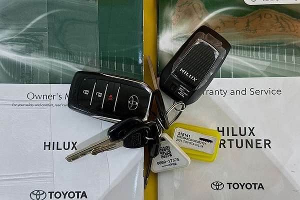 2021 Toyota HILUX SR5 (4x4) GUN126R FACELIFT 4X4