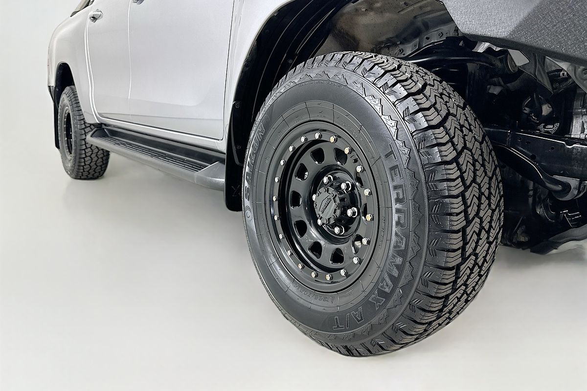 2017 Toyota HILUX SR5 (4x4) GUN126R 4X4