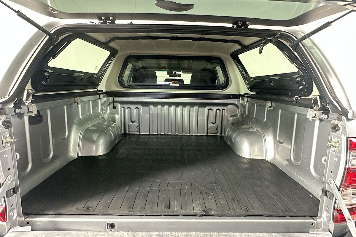 2023 Toyota HILUX SR5 + PREMIUM INTERIOR (4x4) GUN126R 4X4