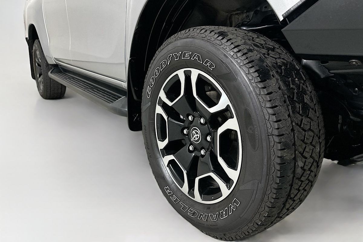 2021 Toyota HILUX SR5 (4x4) GUN126R 4X4