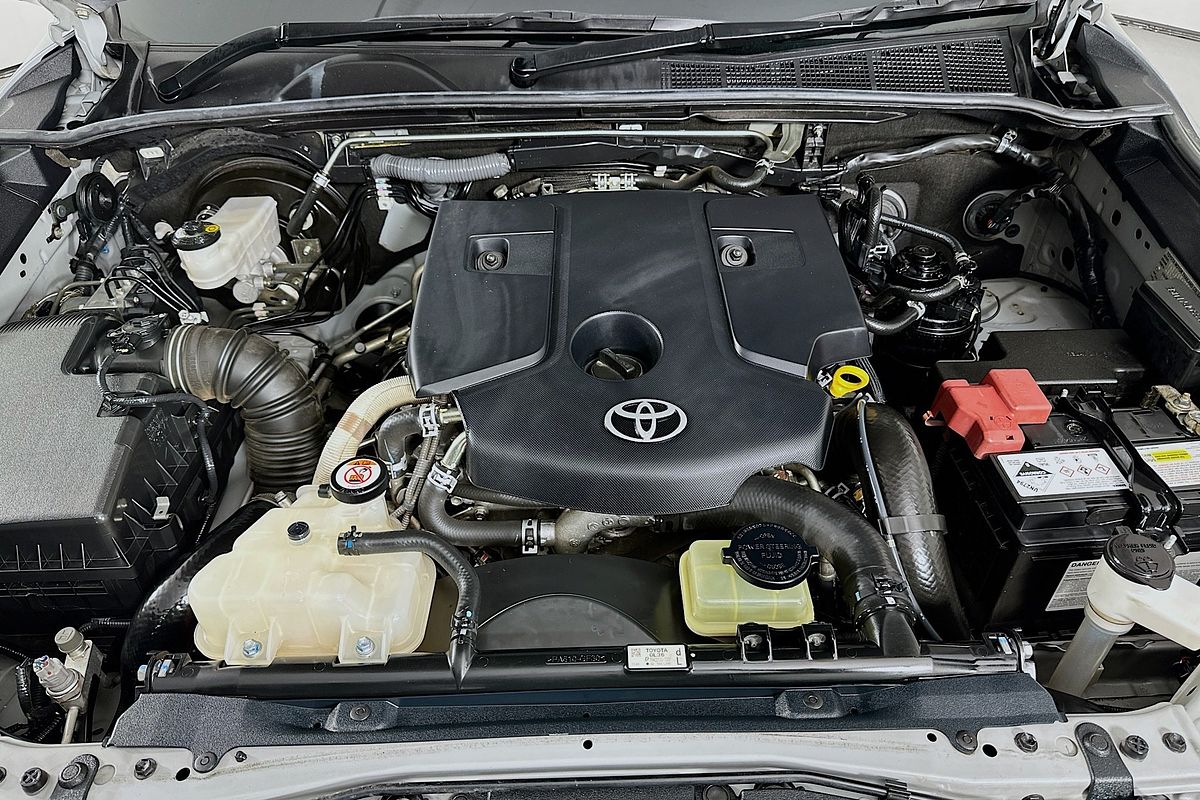 2017 Toyota HILUX SR5 (4x4) GUN126R 4X4