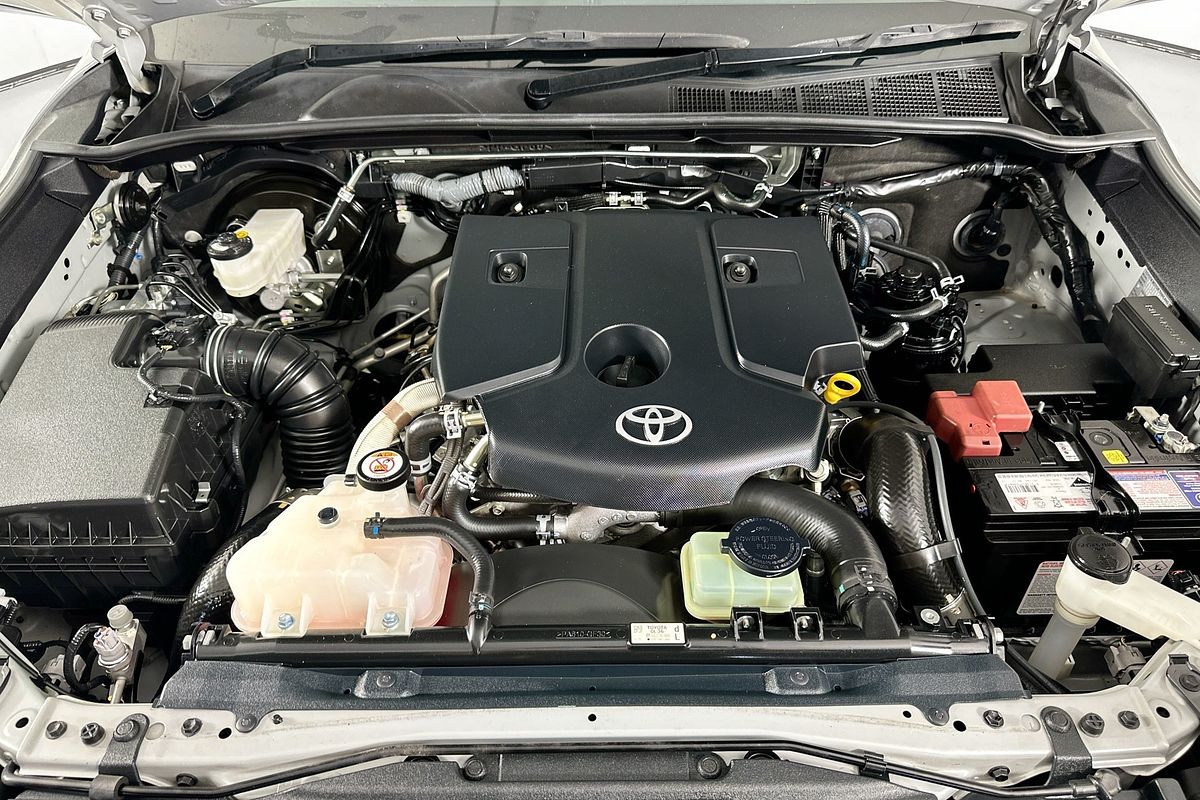 2020 Toyota HILUX SR5 (4x4) GUN126R FACELIFT 4X4