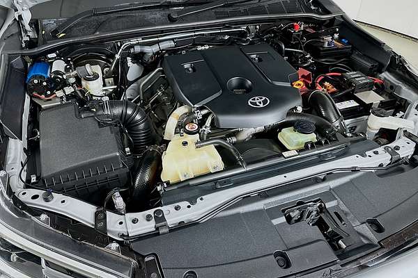2022 Toyota HILUX SR5 (4x4) GUN126R 4X4