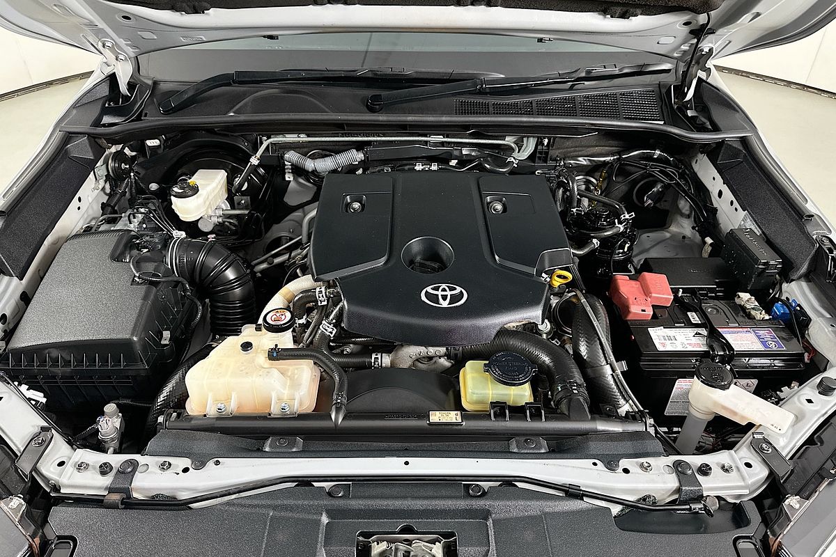 2021 Toyota HILUX SR5 (4x4) GUN126R 4X4