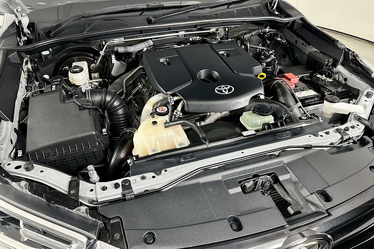 2022 Toyota HILUX SR5 (4x4) GUN126R 4X4