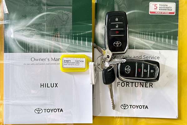 2020 Toyota HILUX SR5 (4x4) GUN126R FACELIFT 4X4
