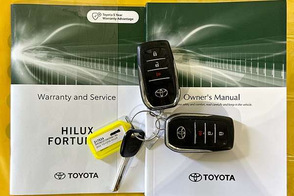 2022 Toyota HILUX SR5 (4x4) GUN126R 4X4